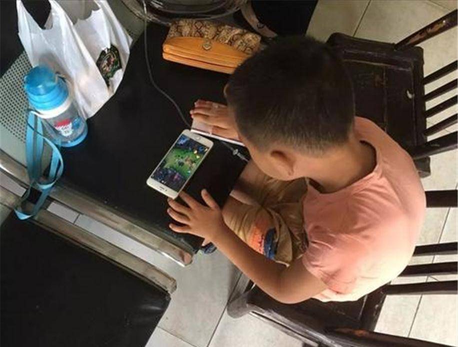 ‘BJL平台集团’
熊孩子为买游戏里的玛莎拉蒂 全部家当浪费一空 全家只剩100元(图6)